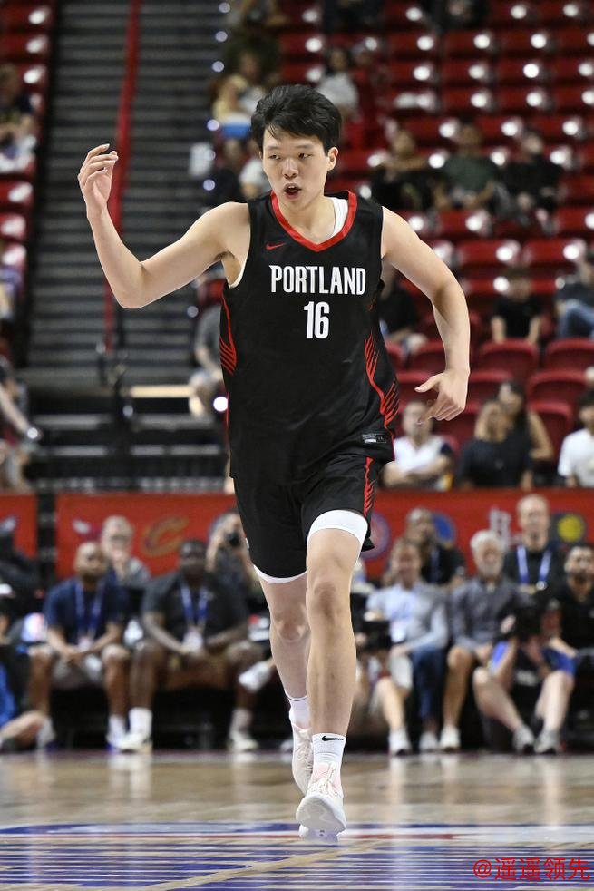 队记：杨瀚森在NBA赛场挣扎有三大原因 对他的长期未来仍充满信心